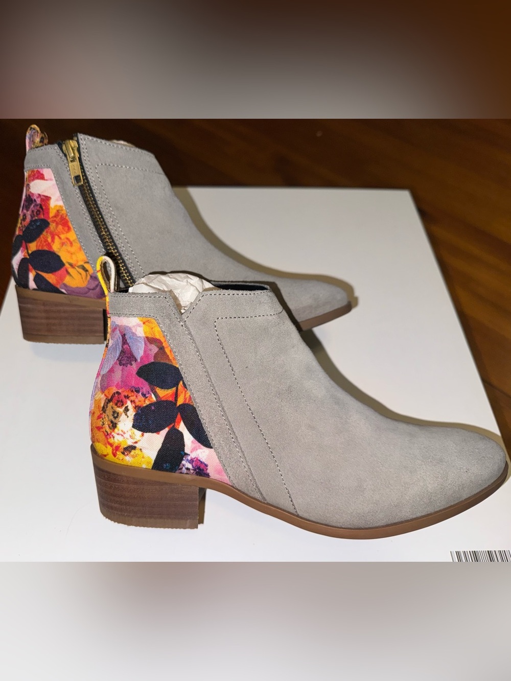 Suede Gray Ankle Booties with Floral
Detail, Inkkas, Style - Savannah - Picture 7 of 12
